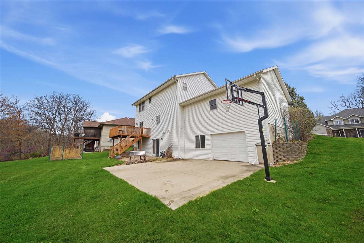 860 Forest Edge Drive Coralville IA 52241