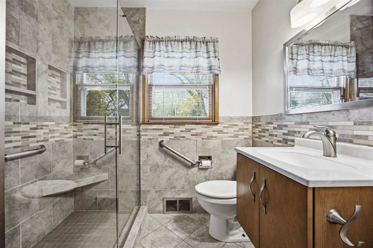 611 3rd Avenue Iowa City IA 52245