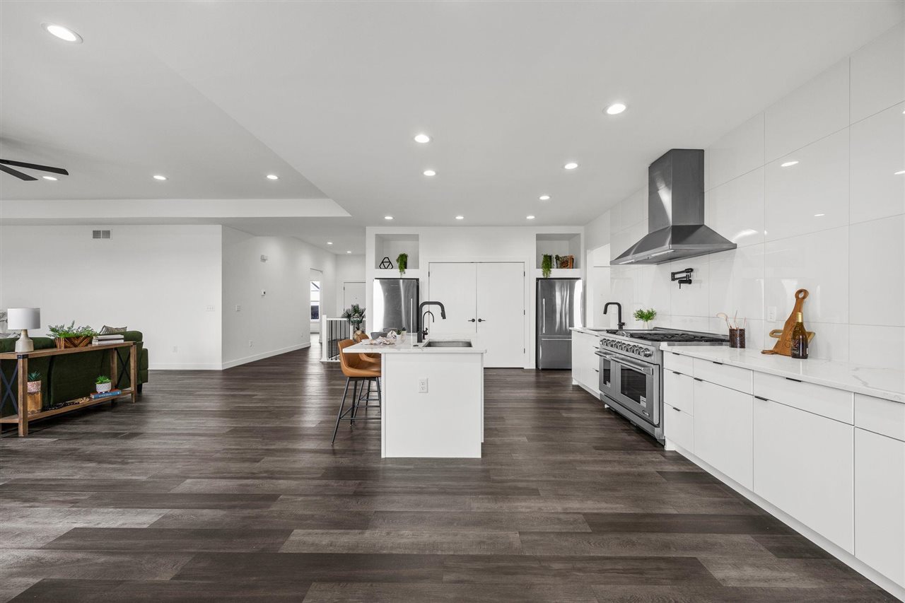 1404 Green Oak Pass Tiffin IA 52340