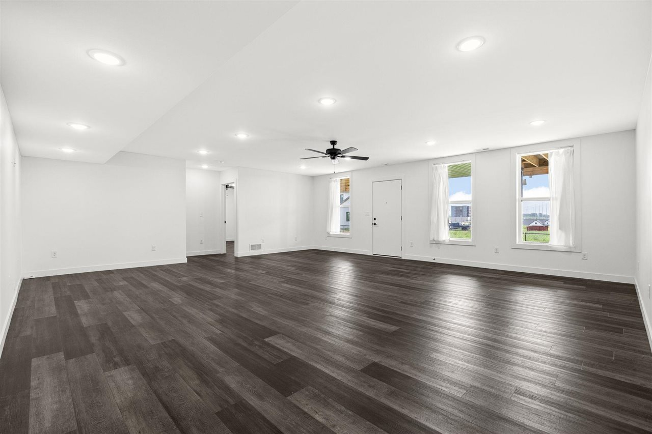 1404 Green Oak Pass Tiffin IA 52340