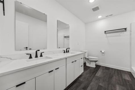 1404 Green Oak Pass Tiffin IA 52340