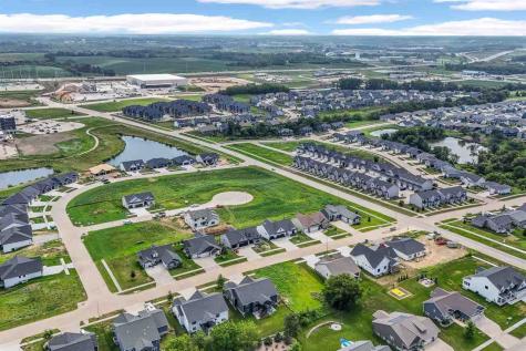 1404 Green Oak Pass Tiffin IA 52340