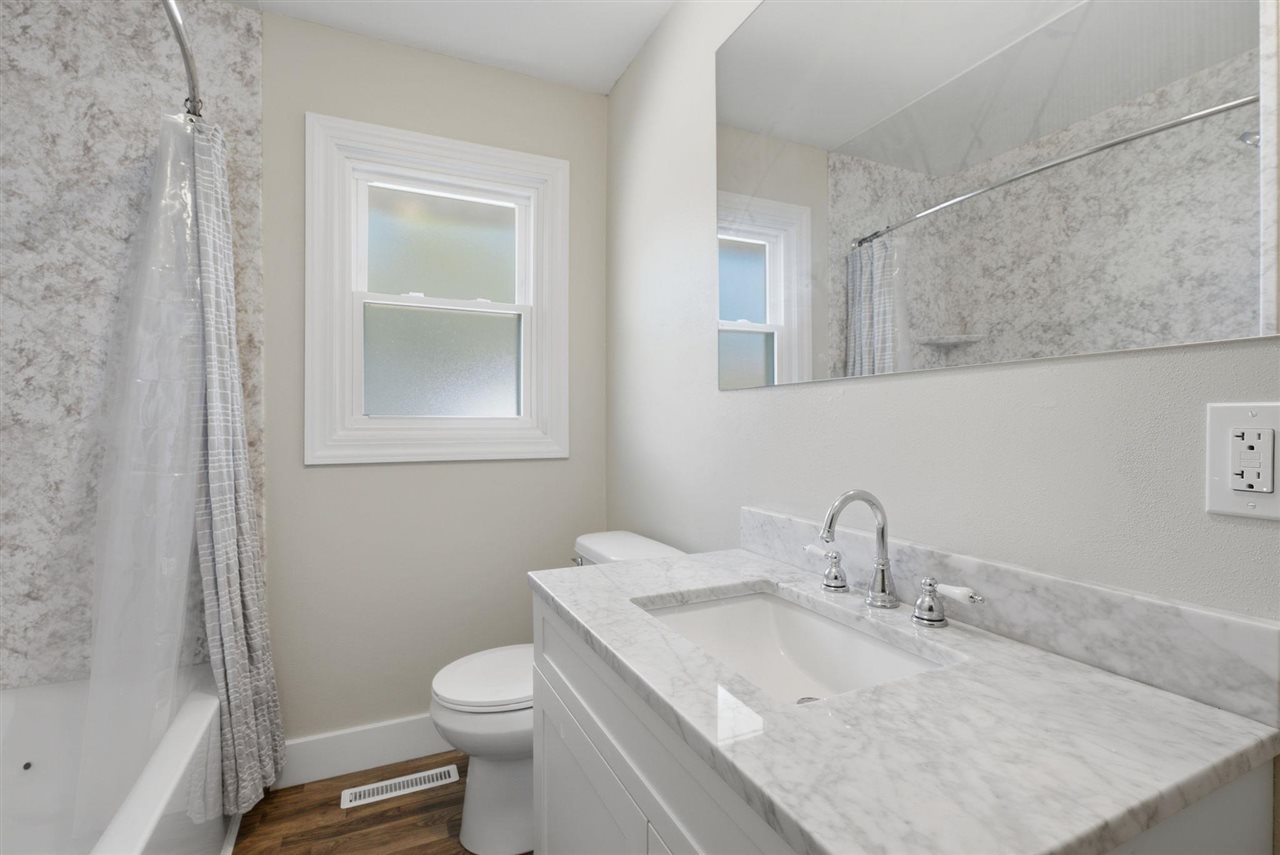 1306 E 2nd Street Washington IA 52353