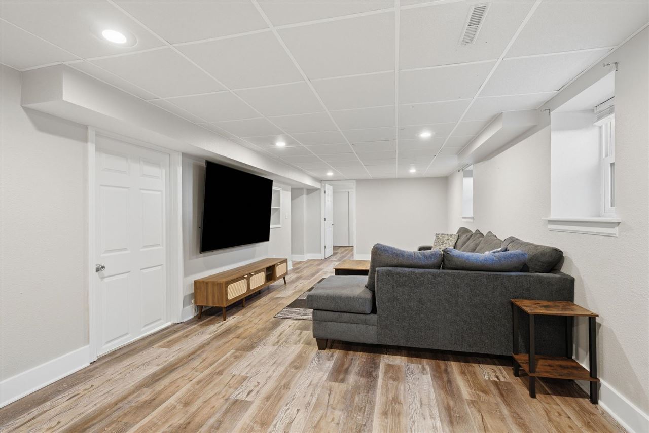 1306 E 2nd Street Washington IA 52353