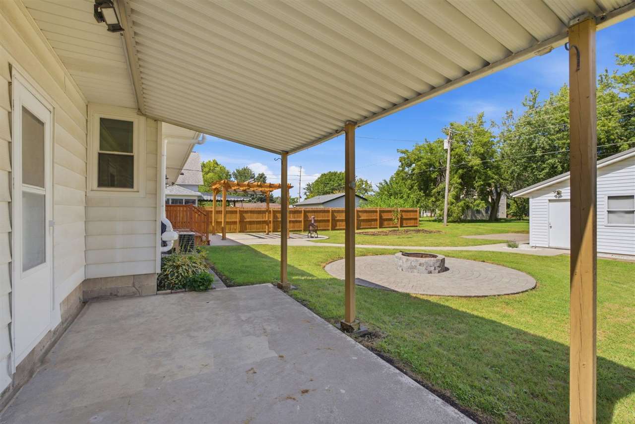 1306 E 2nd Street Washington IA 52353