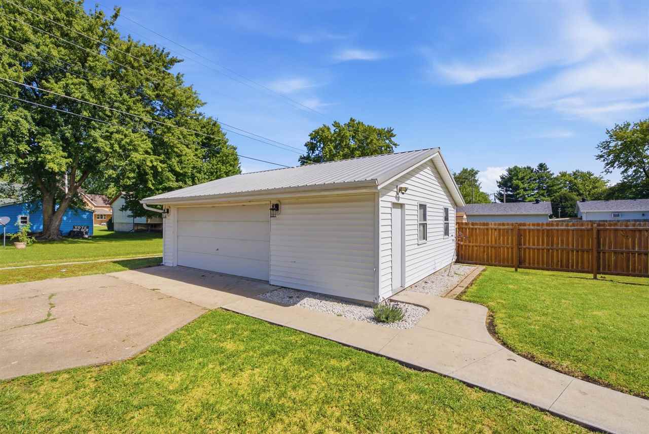 1306 E 2nd Street Washington IA 52353
