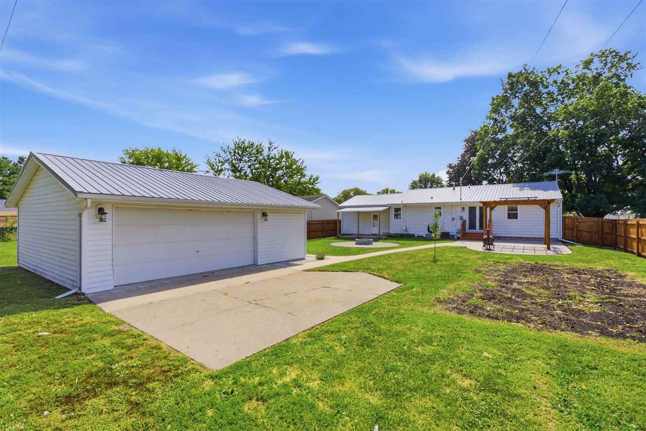 1306 E 2nd Street Washington IA 52353