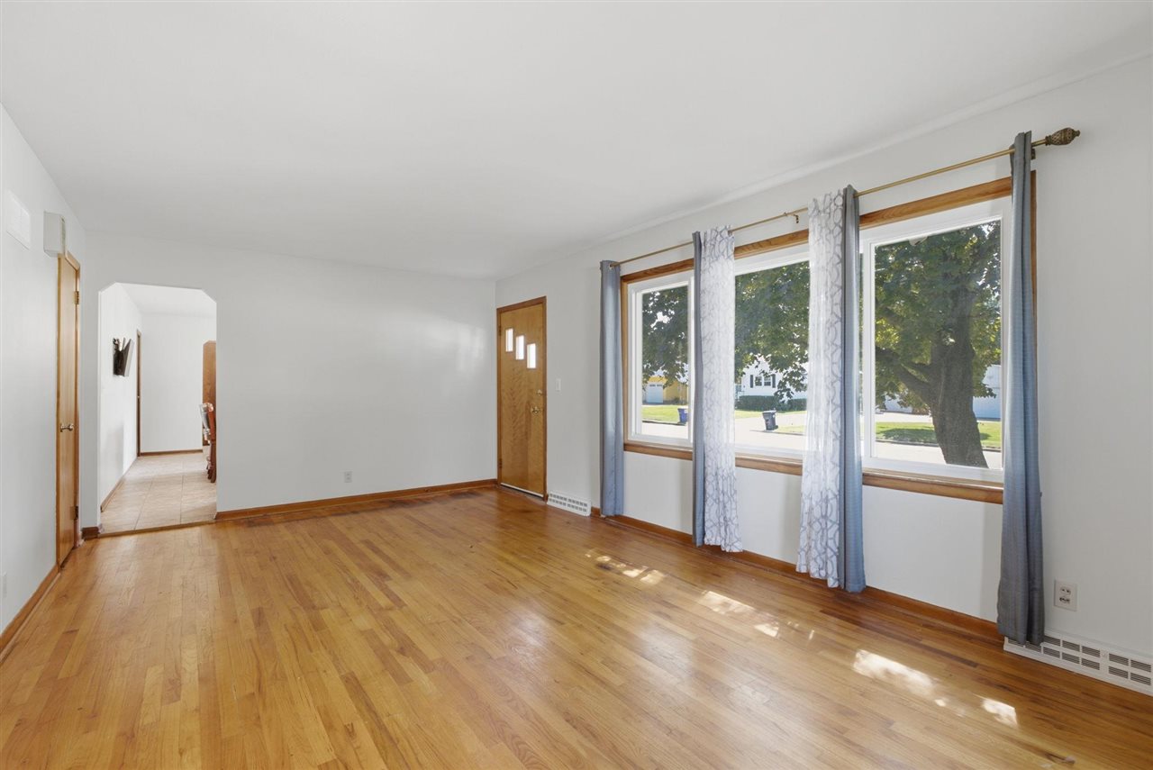 1306 E 2nd Street Washington IA 52353