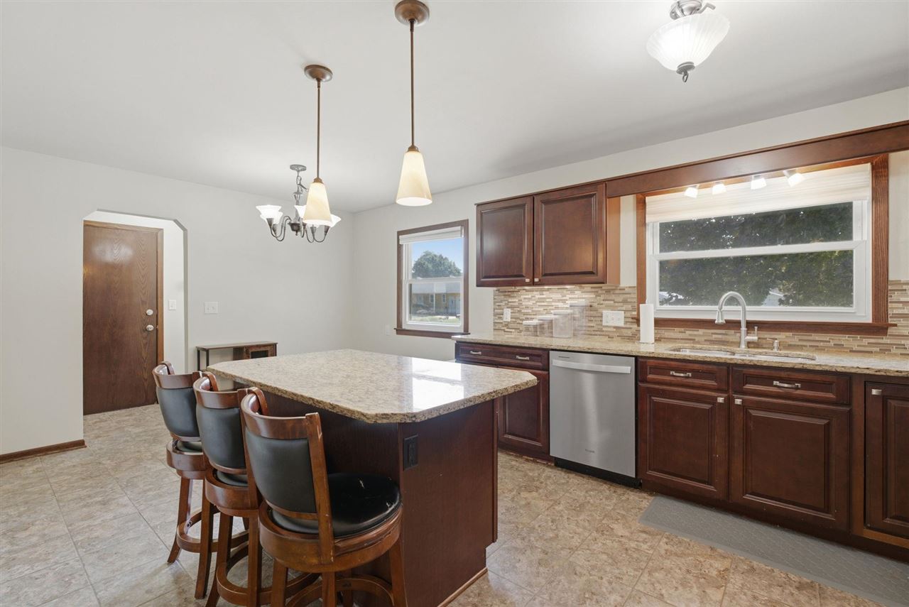 1306 E 2nd Street Washington IA 52353