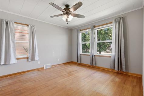 109 W Broad Street North English IA 52316
