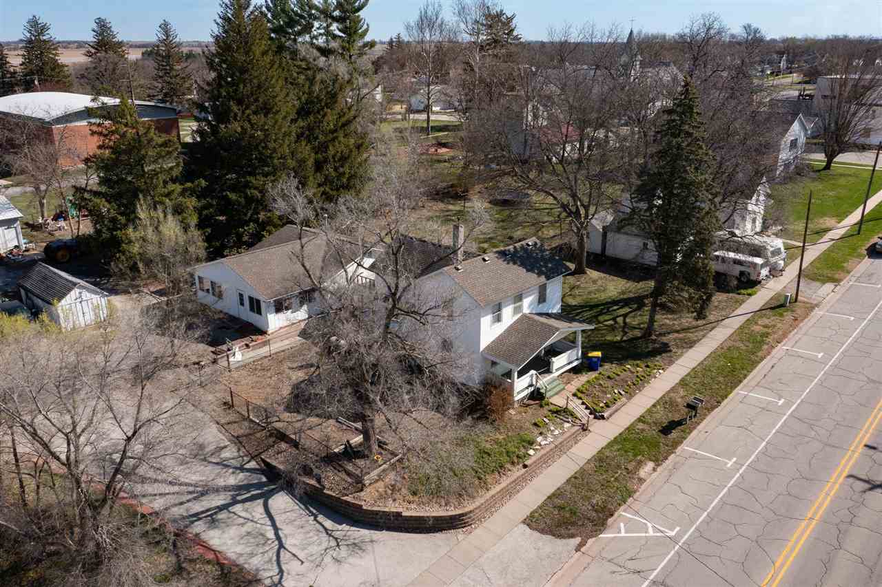 220/230 W Main Street Solon IA 52333
