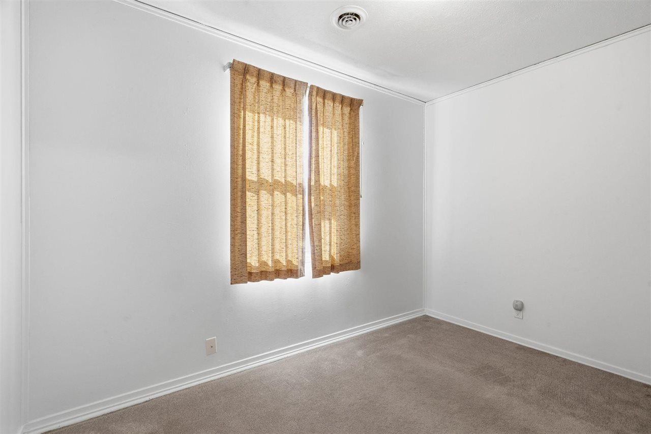 3821 Oakland Road NE Cedar Rapids IA 52402