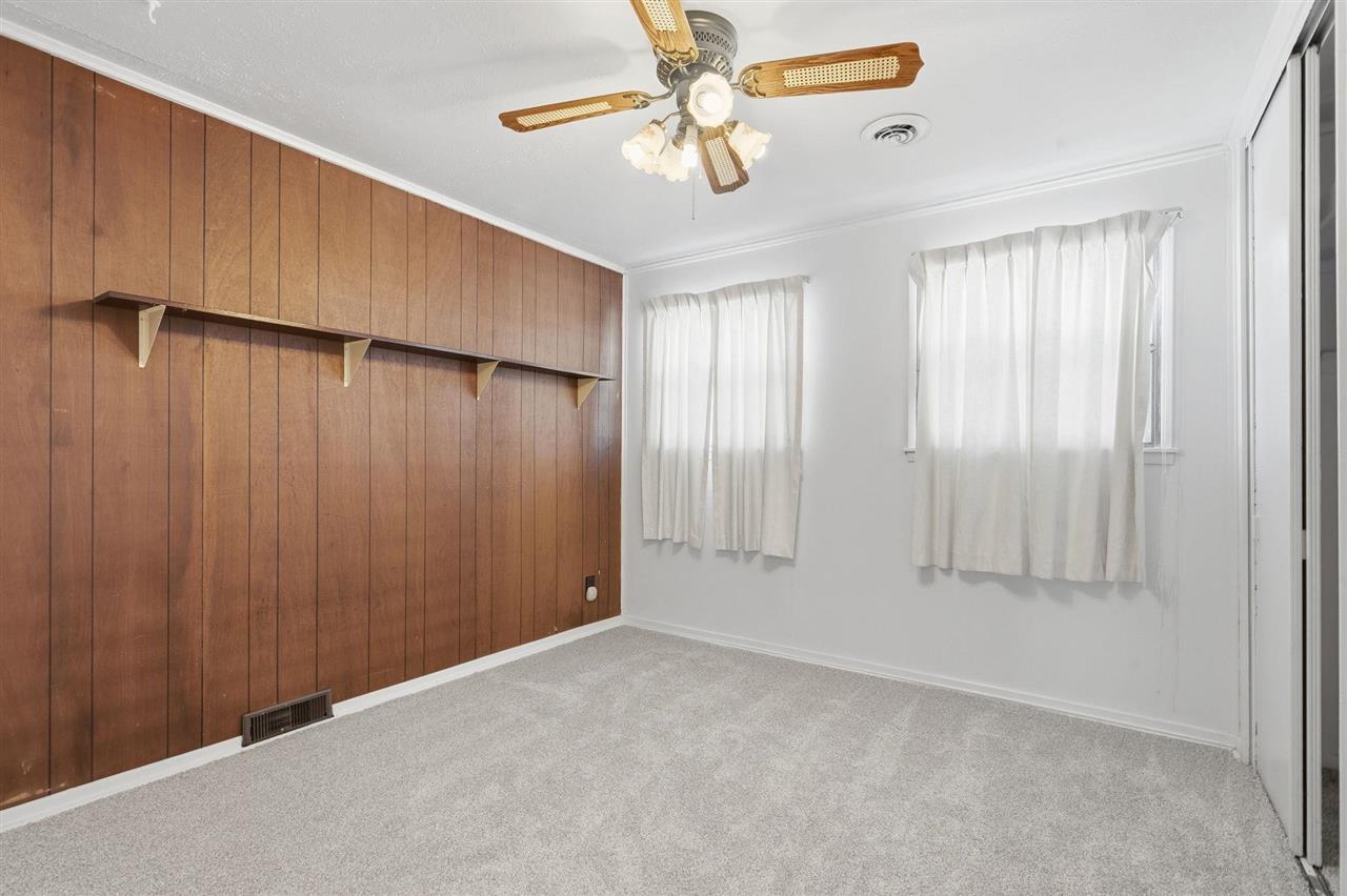 3821 Oakland Road NE Cedar Rapids IA 52402