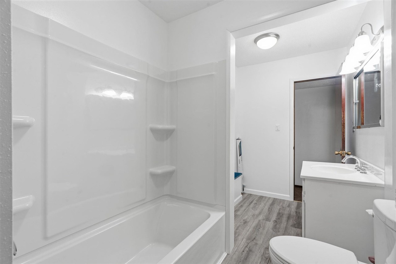 3821 Oakland Road NE Cedar Rapids IA 52402