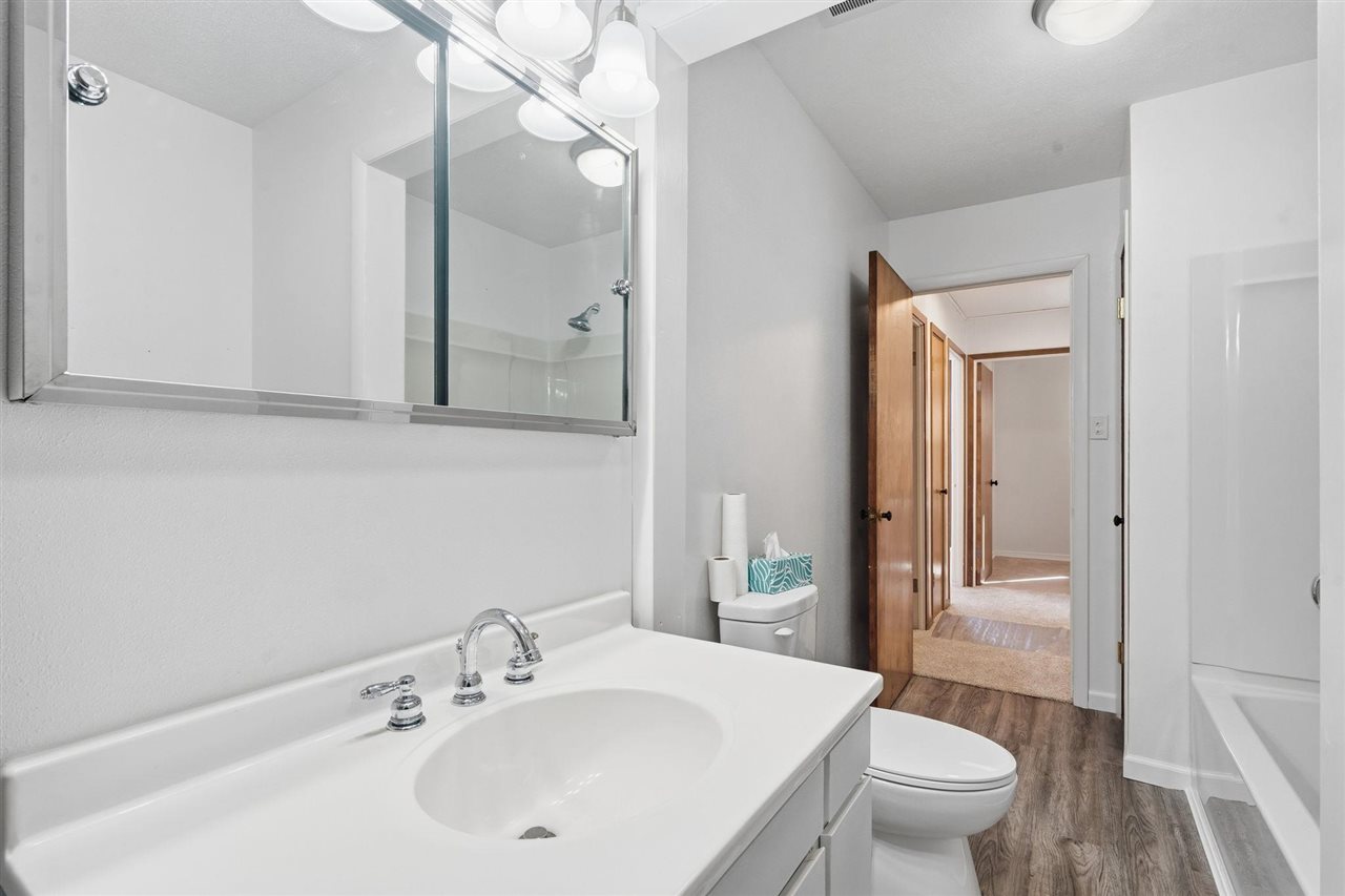 3821 Oakland Road NE Cedar Rapids IA 52402