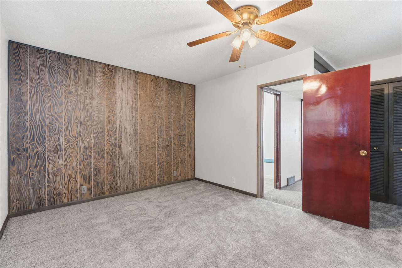 3821 Oakland Road NE Cedar Rapids IA 52402