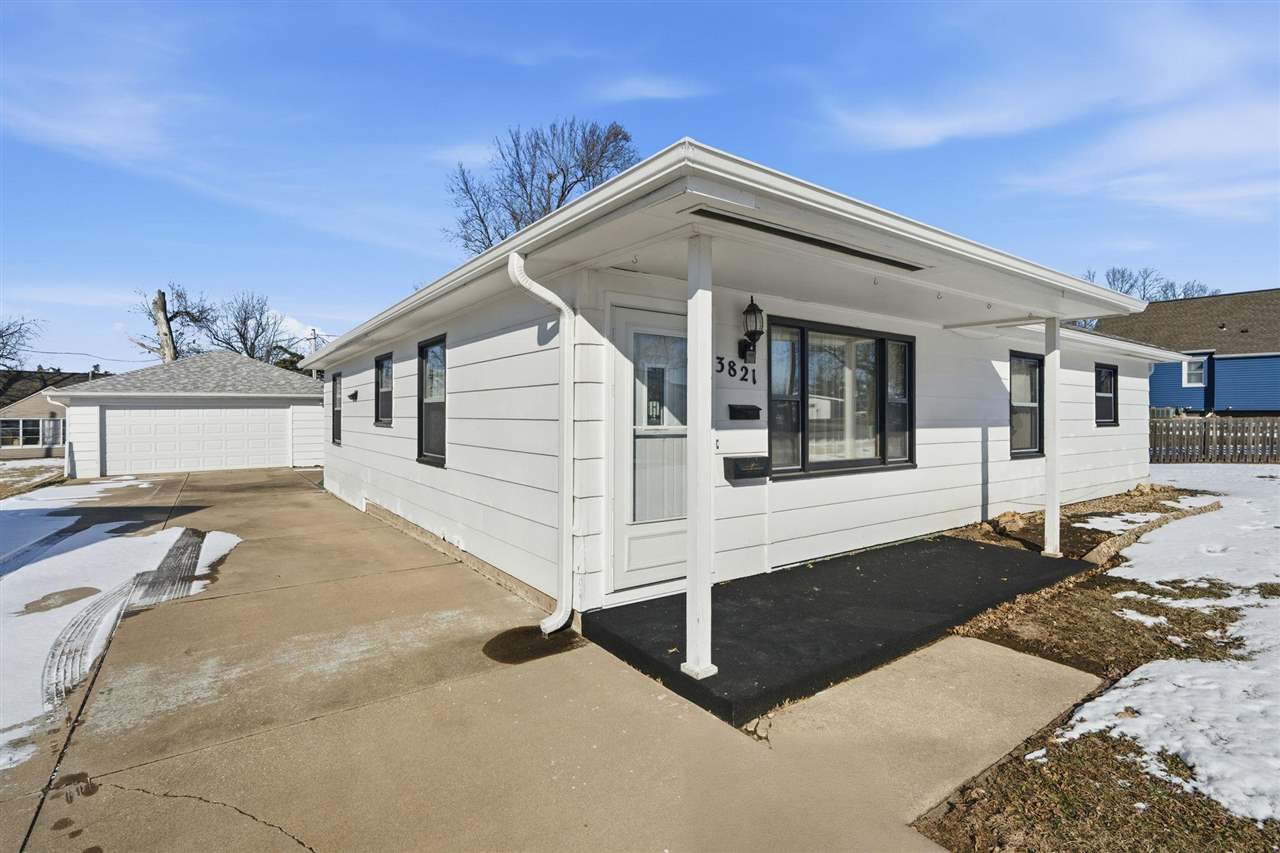 3821 Oakland Road NE Cedar Rapids IA 52402