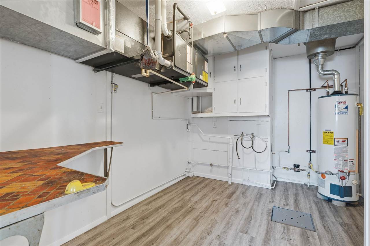 3821 Oakland Road NE Cedar Rapids IA 52402