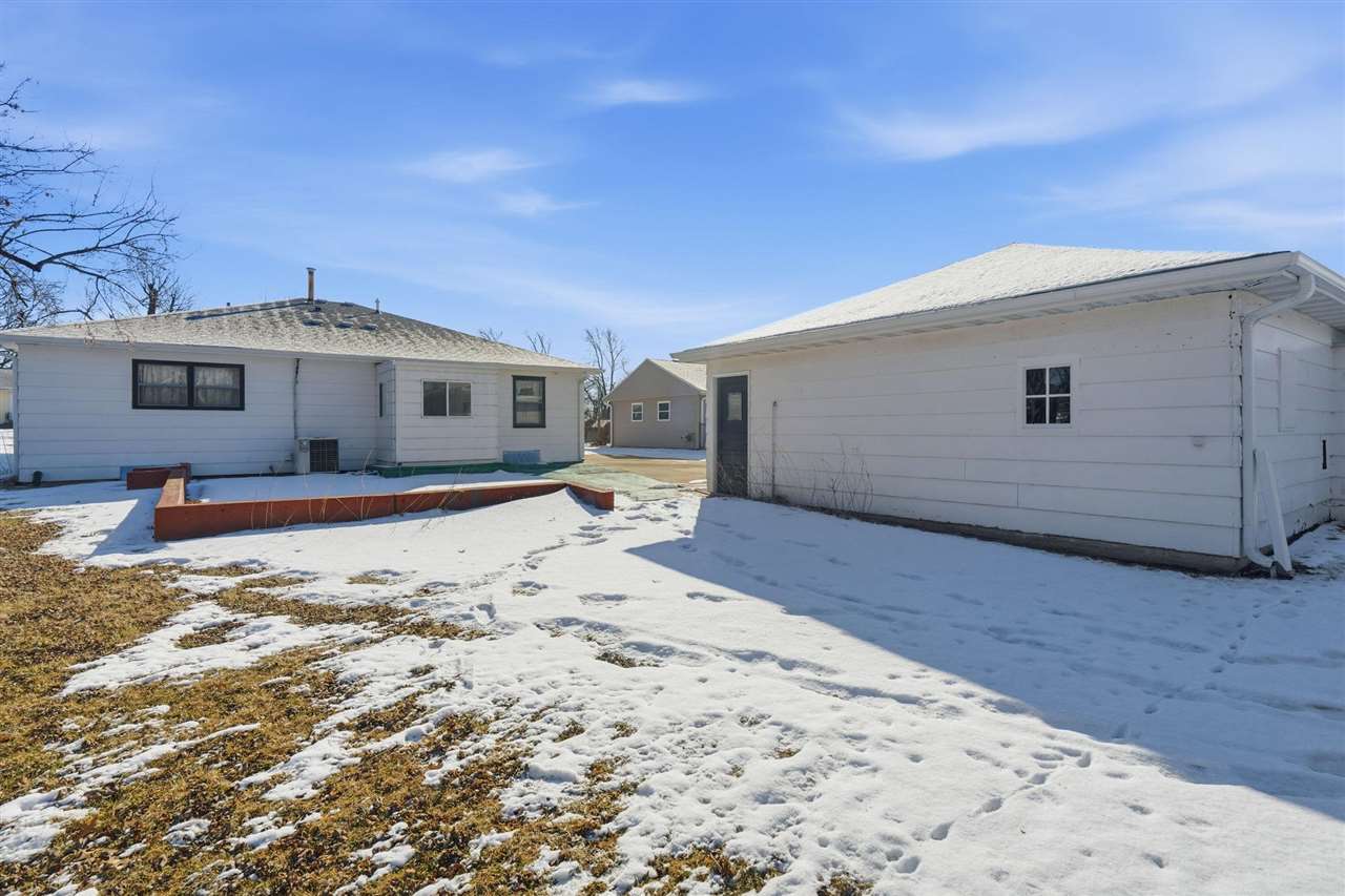 3821 Oakland Road NE Cedar Rapids IA 52402
