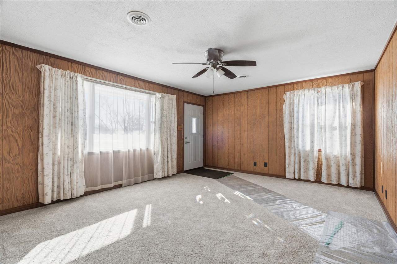 3821 Oakland Road NE Cedar Rapids IA 52402