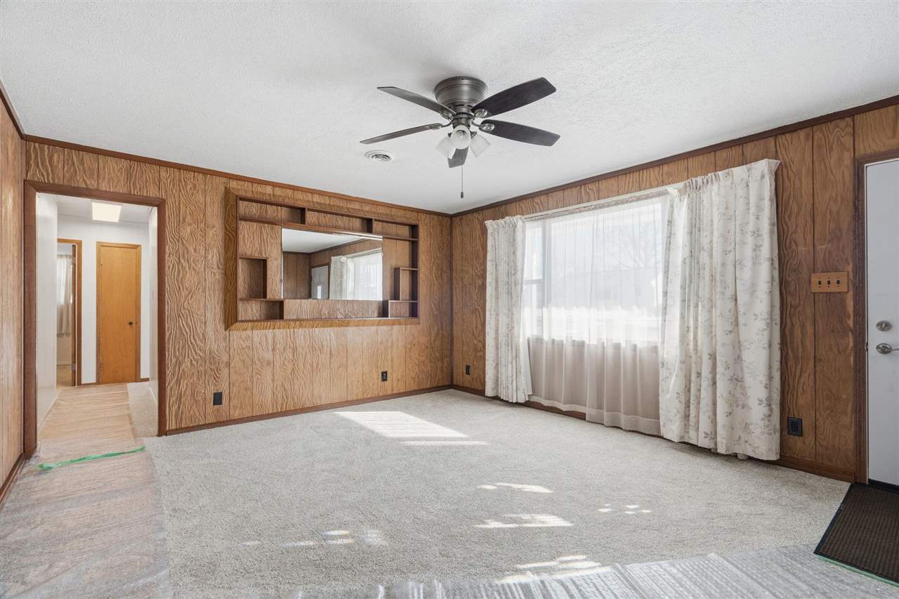 3821 Oakland Road NE Cedar Rapids IA 52402