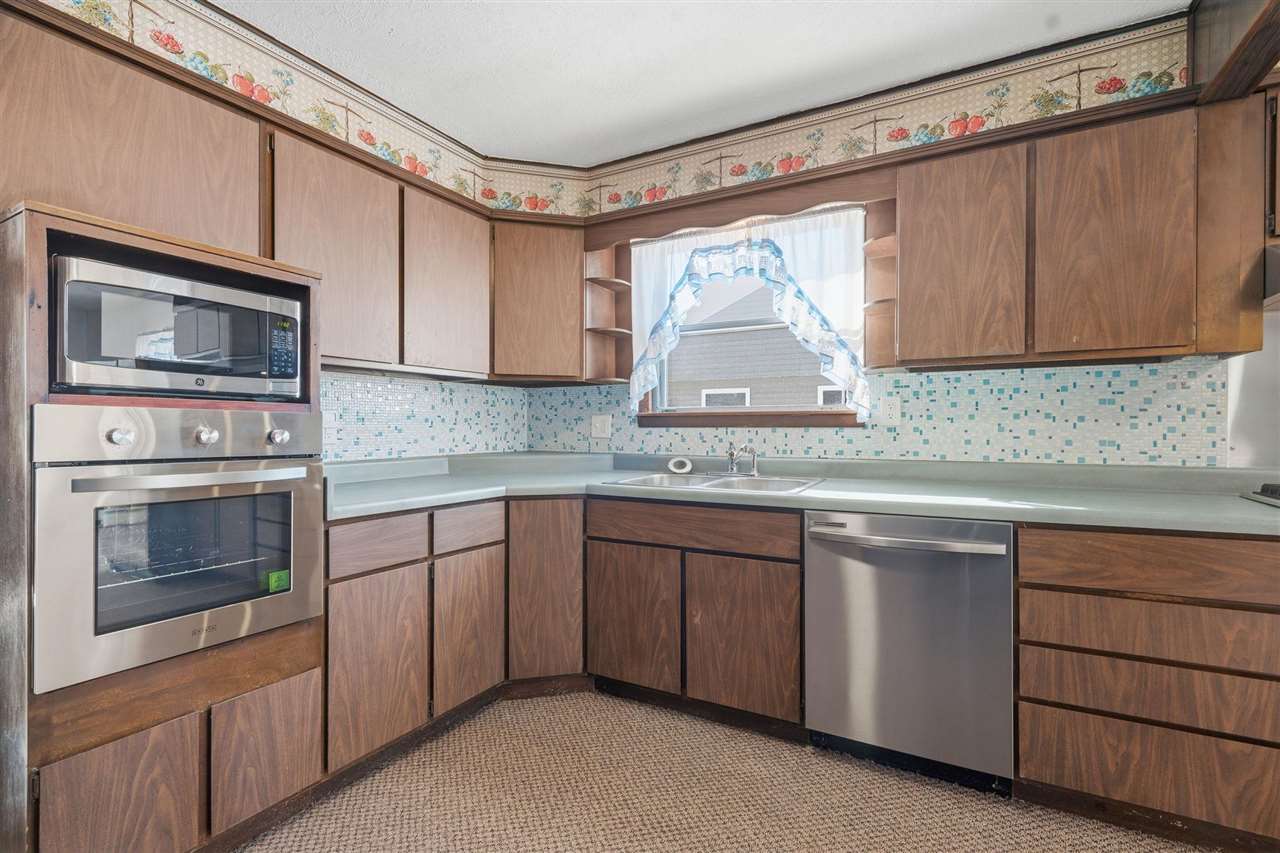 3821 Oakland Road NE Cedar Rapids IA 52402