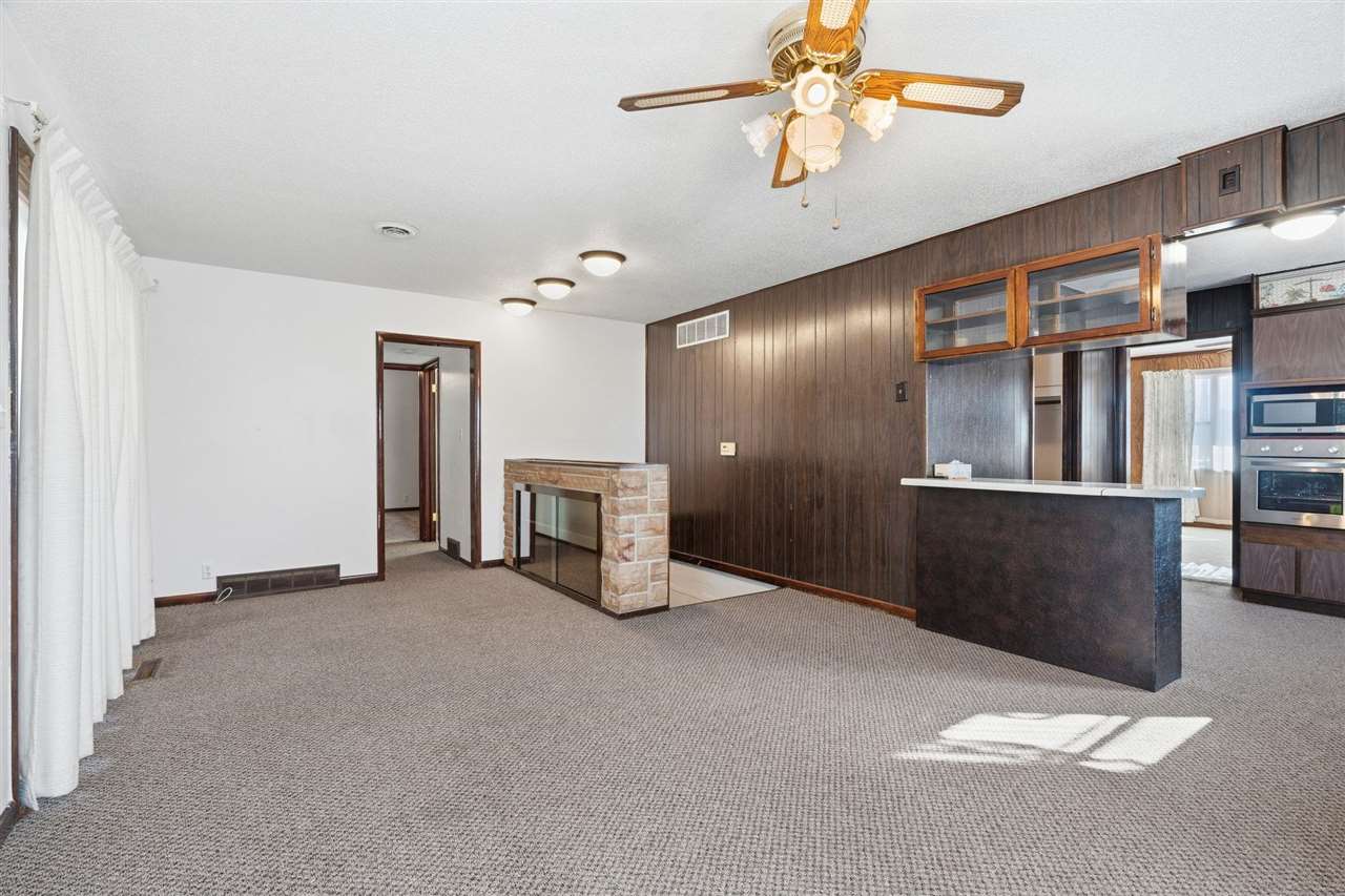 3821 Oakland Road NE Cedar Rapids IA 52402