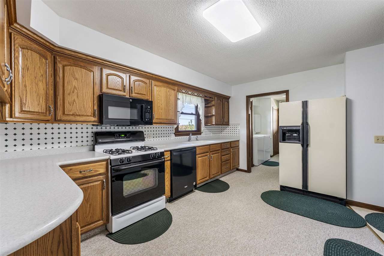 116 Roy El Road Wapello IA 52653