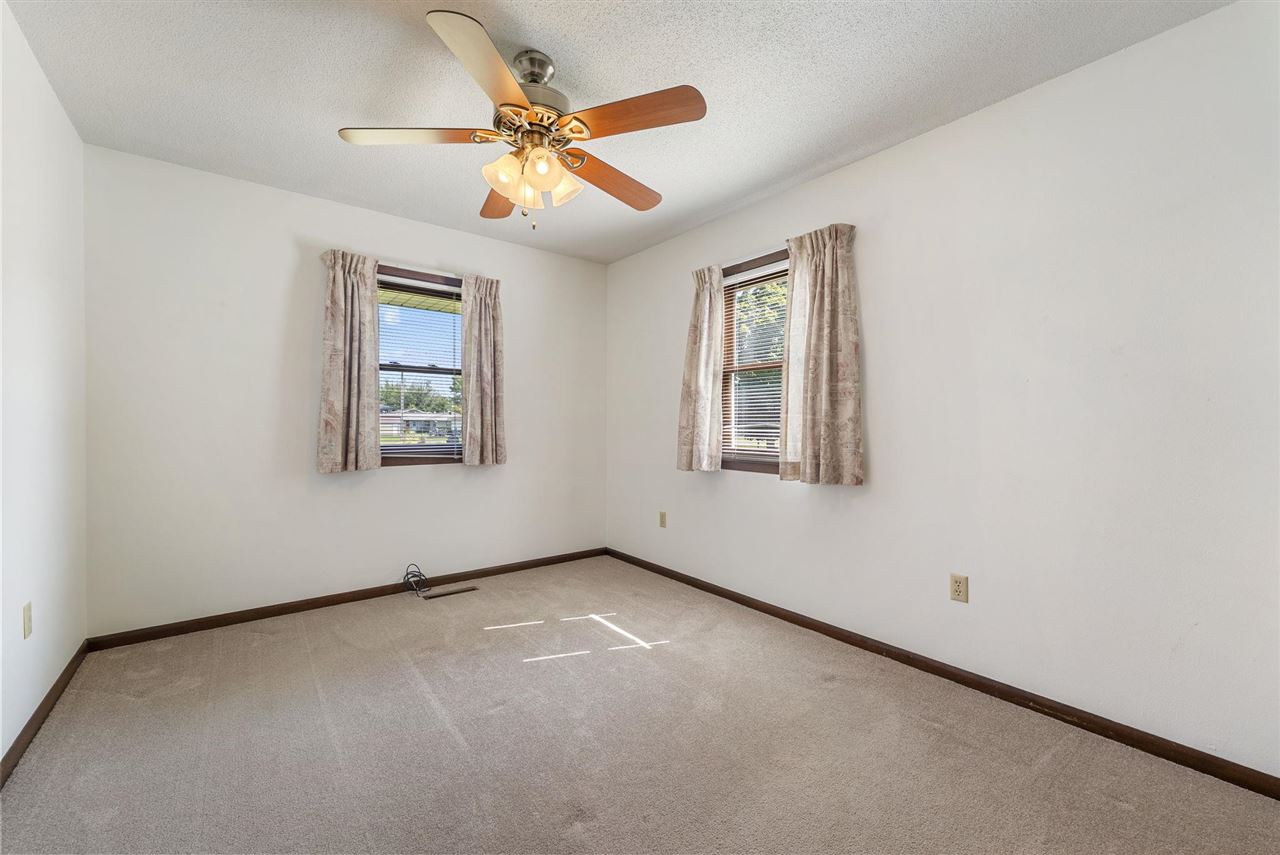 116 Roy El Road Wapello IA 52653