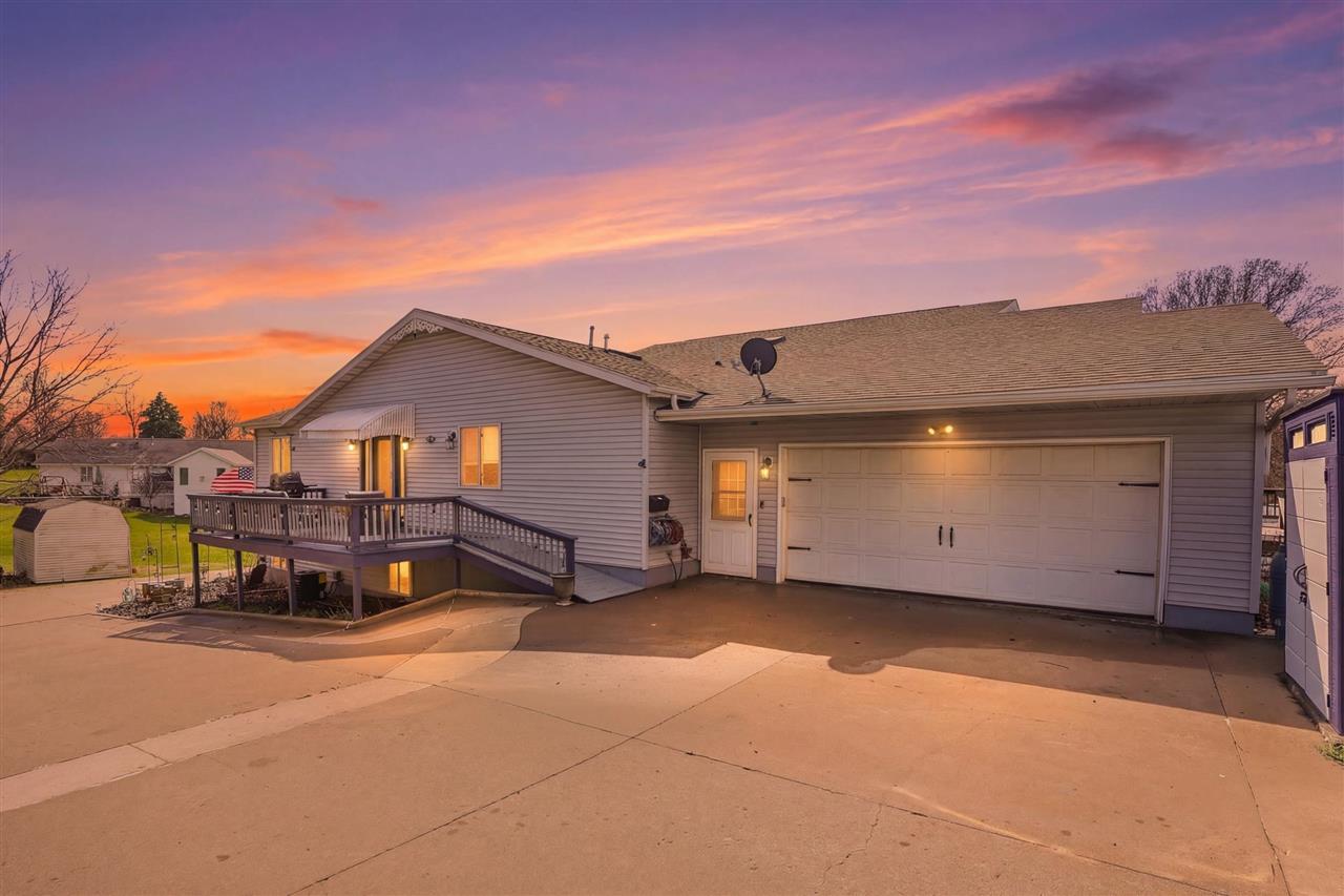 220 N H Avenue Washington IA 52353