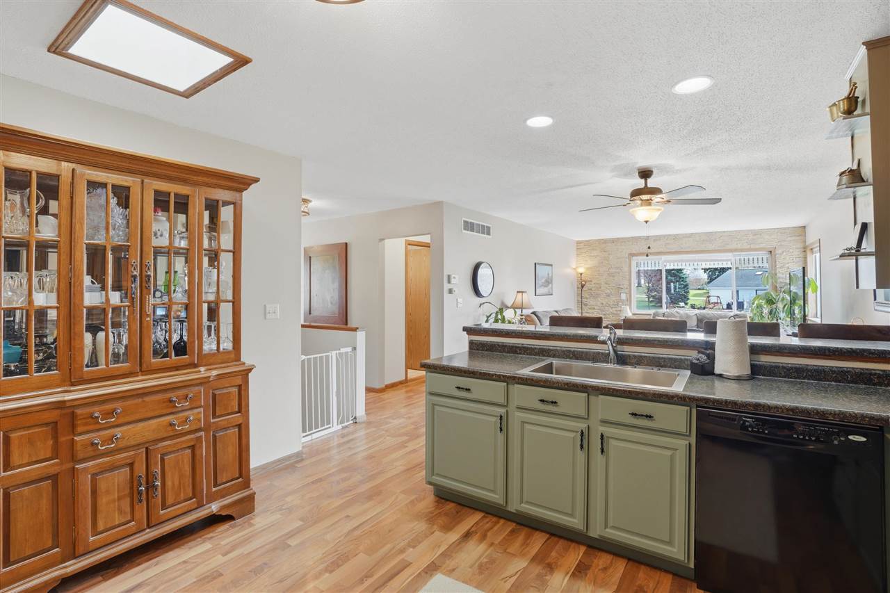 220 N H Avenue Washington IA 52353