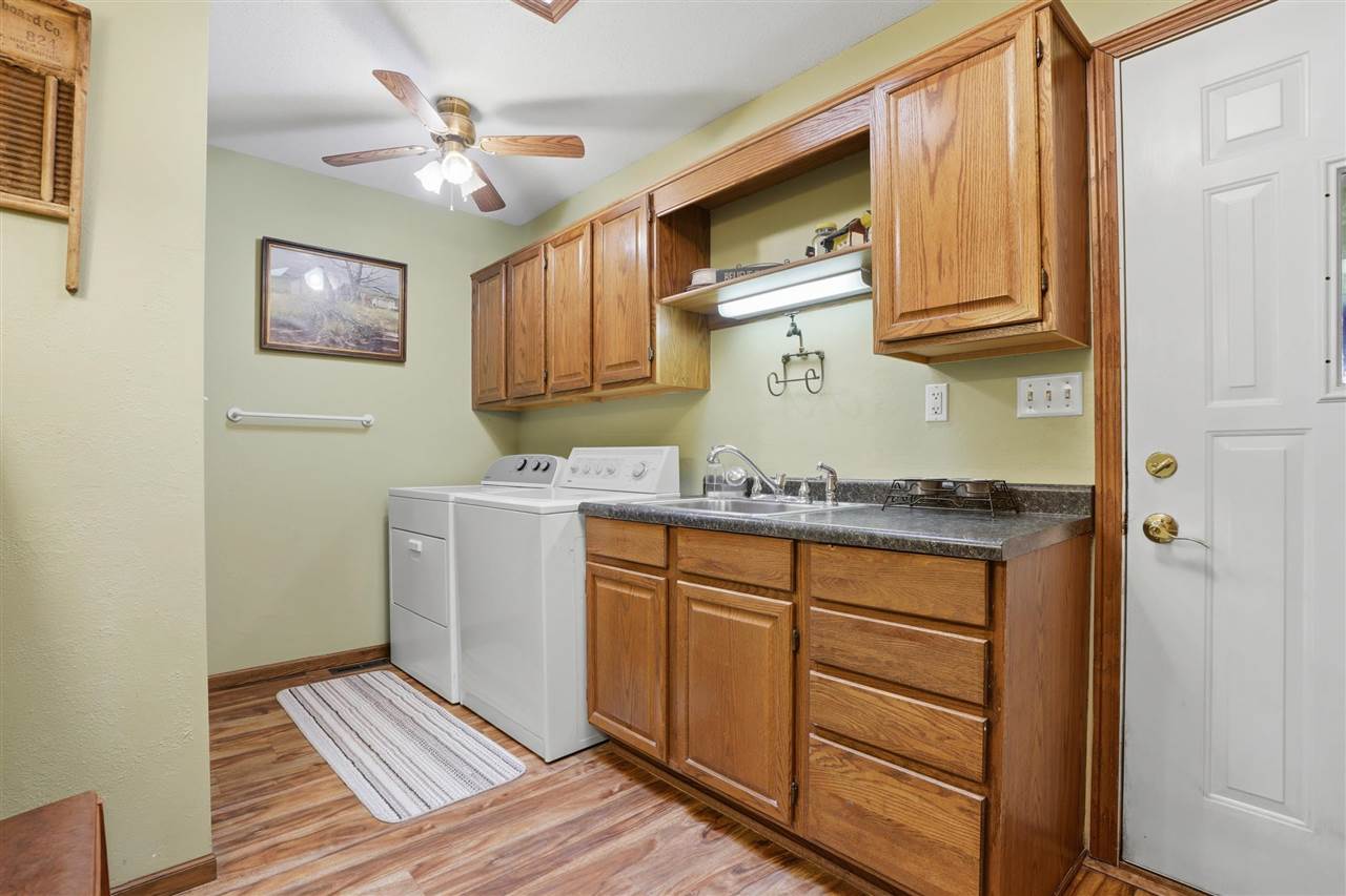 220 N H Avenue Washington IA 52353