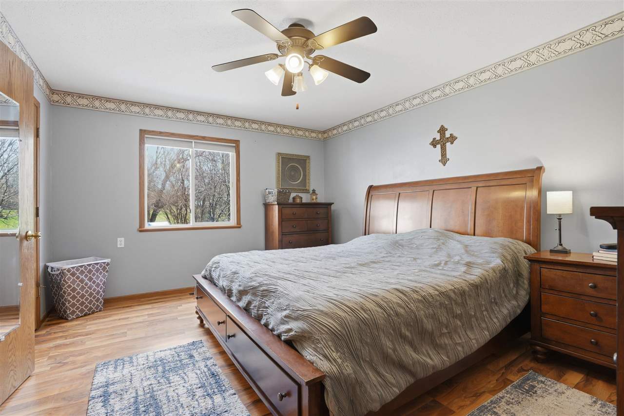 220 N H Avenue Washington IA 52353