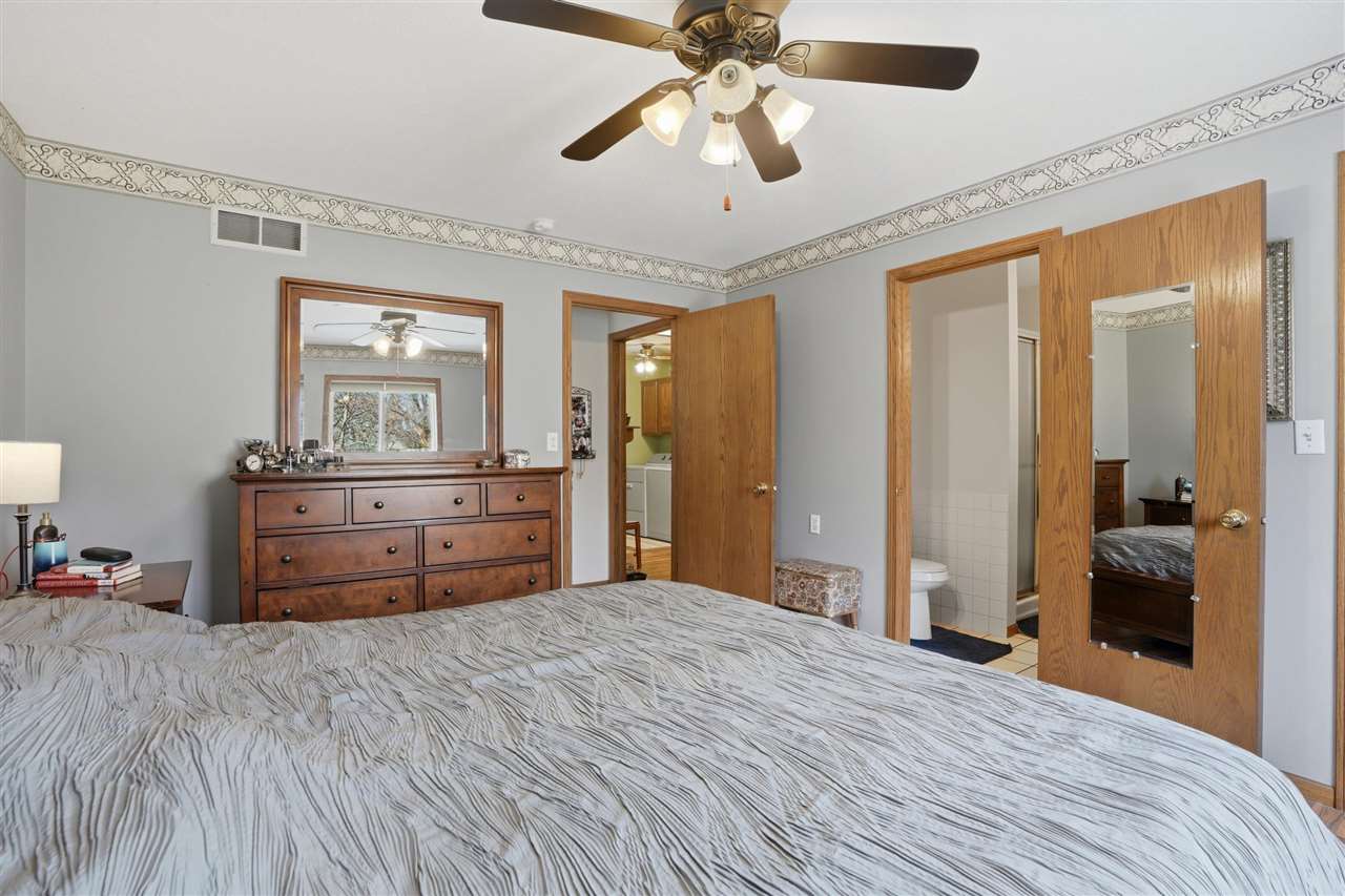 220 N H Avenue Washington IA 52353