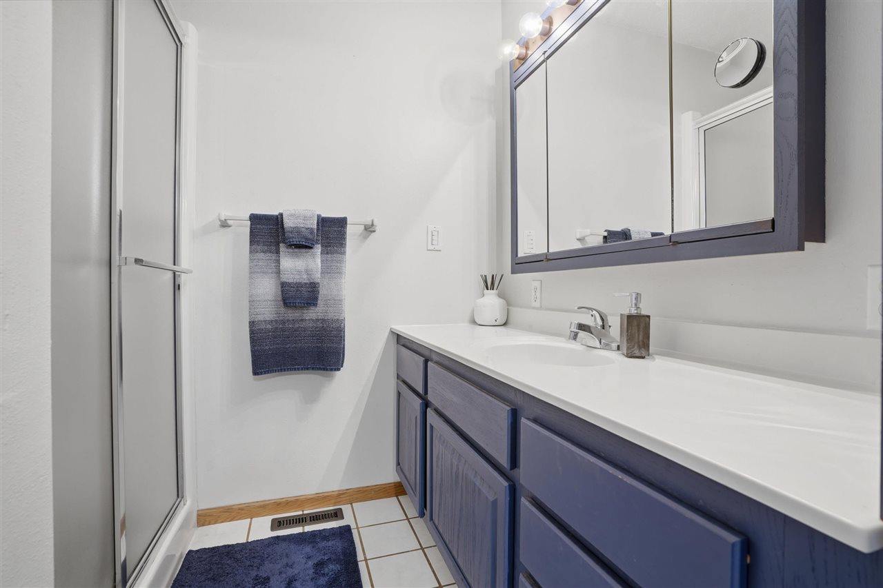 220 N H Avenue Washington IA 52353