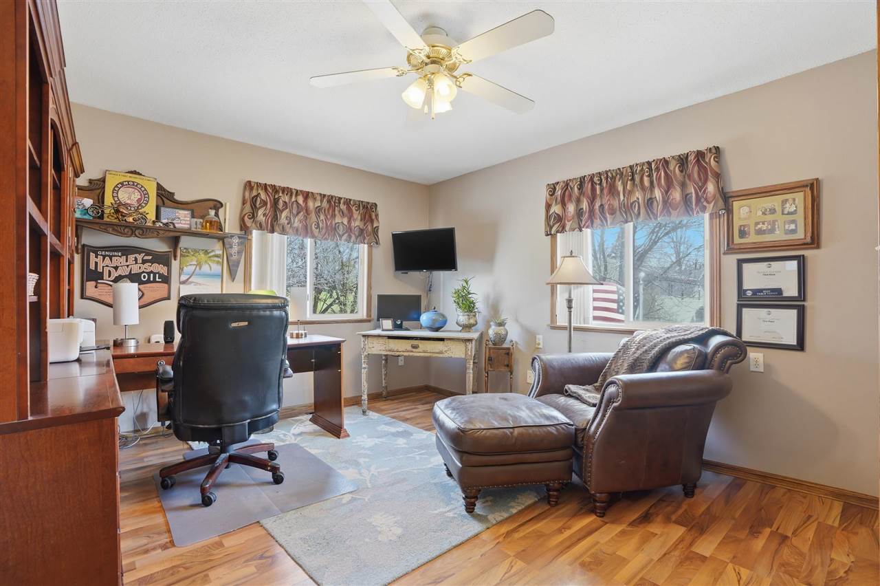 220 N H Avenue Washington IA 52353