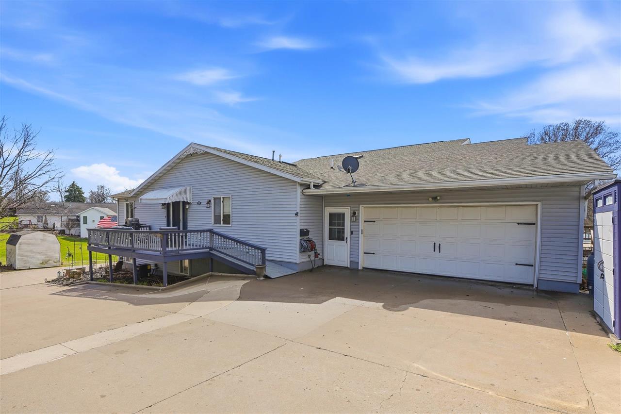 220 N H Avenue Washington IA 52353