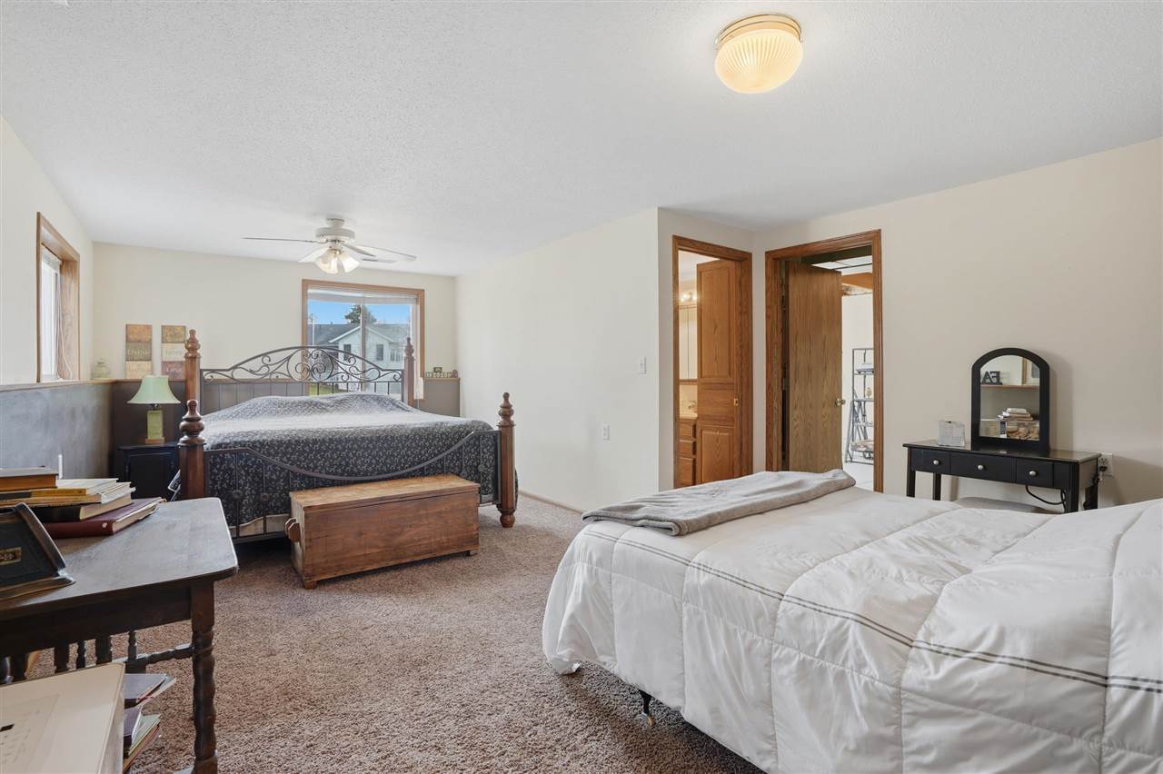 220 N H Avenue Washington IA 52353