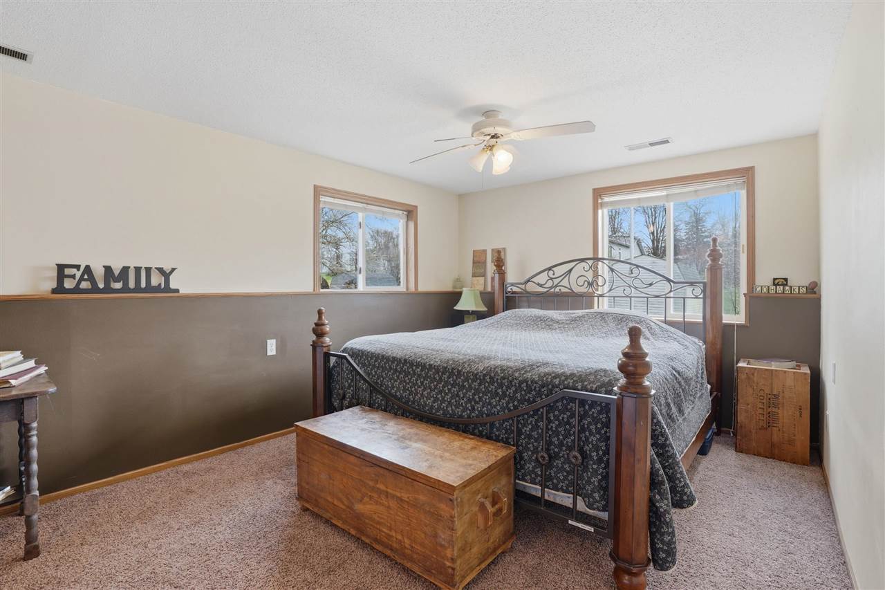 220 N H Avenue Washington IA 52353