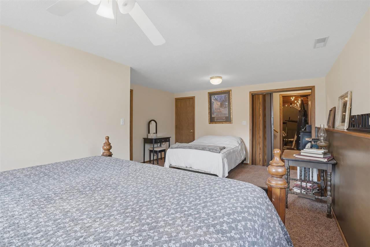 220 N H Avenue Washington IA 52353
