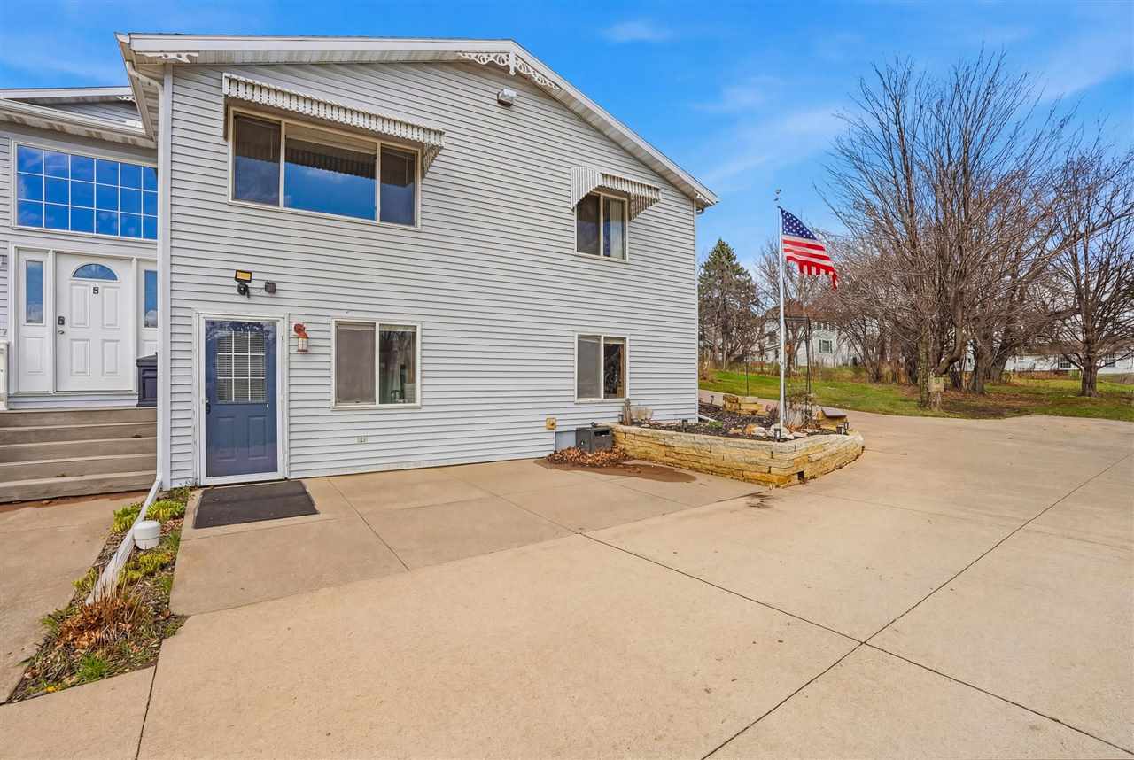 220 N H Avenue Washington IA 52353