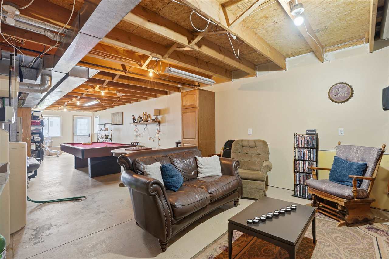 220 N H Avenue Washington IA 52353