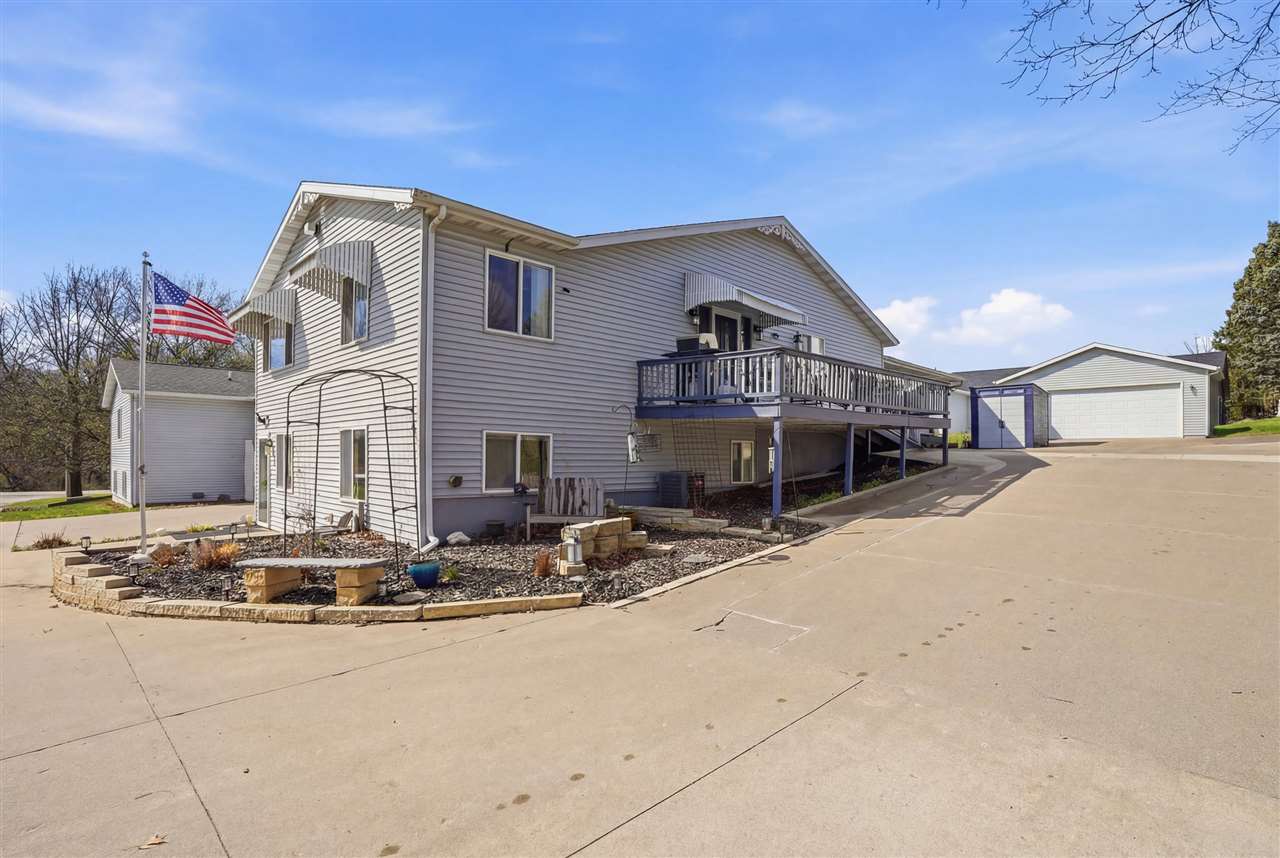 220 N H Avenue Washington IA 52353