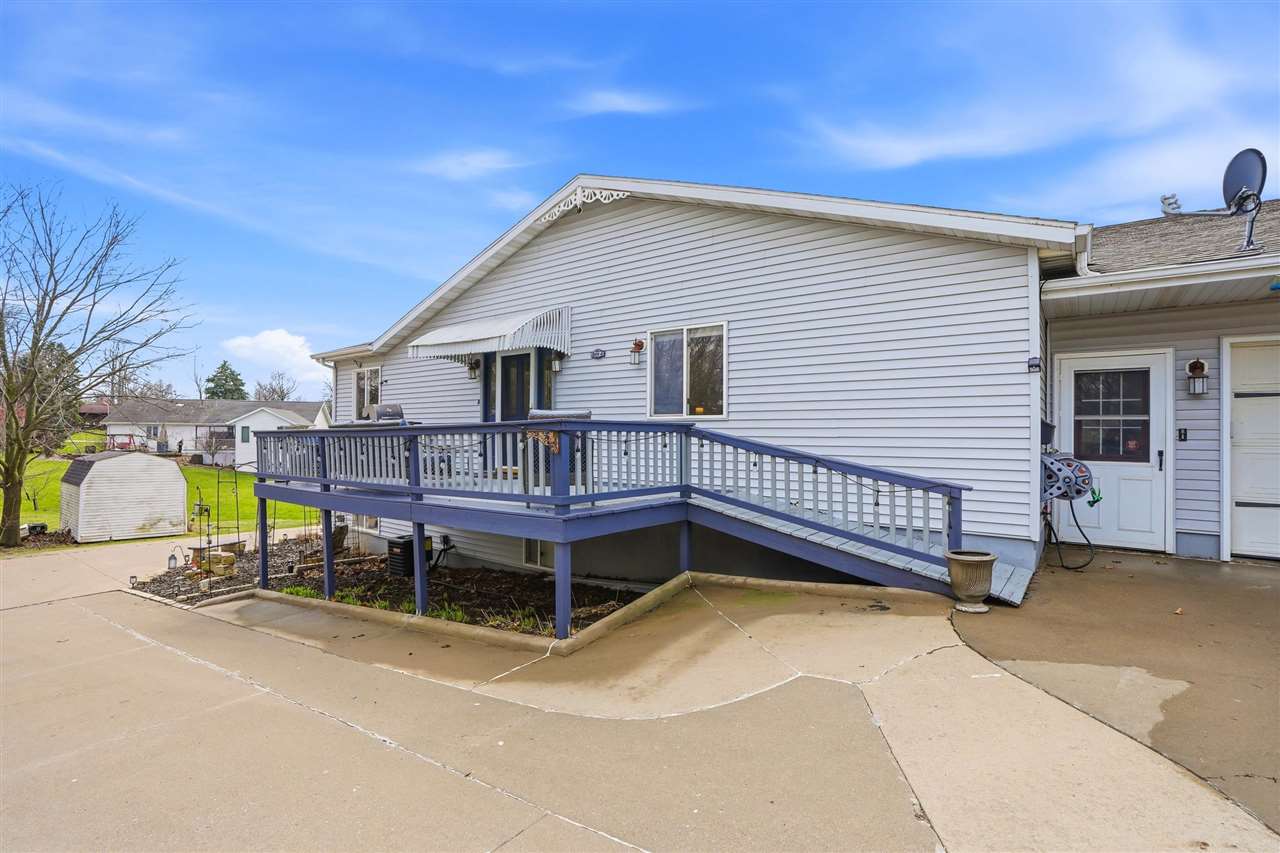 220 N H Avenue Washington IA 52353