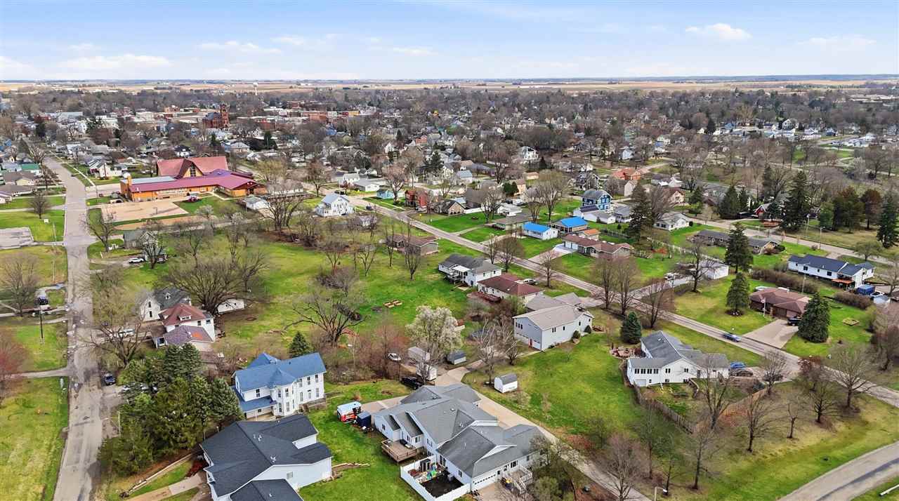 220 N H Avenue Washington IA 52353