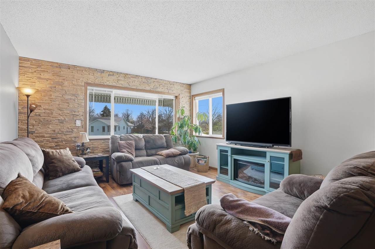 220 N H Avenue Washington IA 52353
