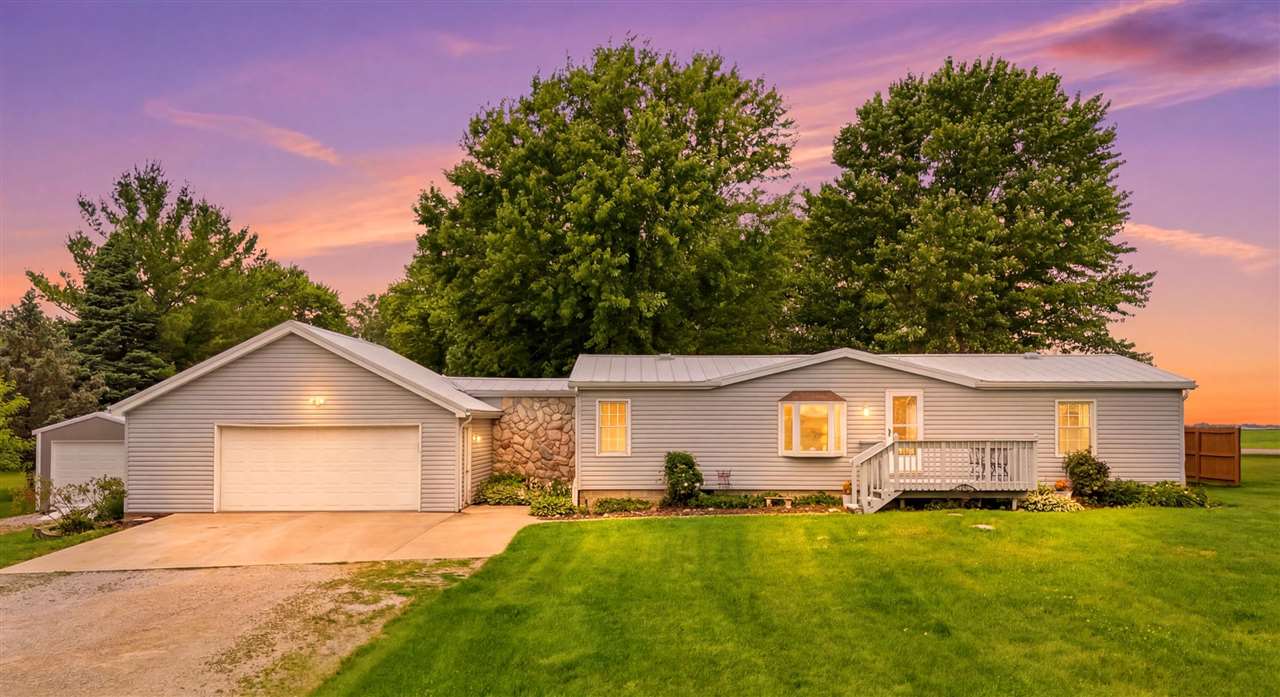 1688 Sweetland Acres Lane Muscatine IA 52761