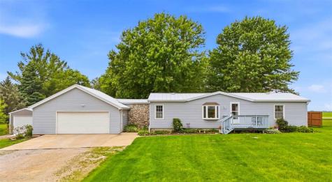 1688 Sweetland Acres Lane Muscatine IA 52761
