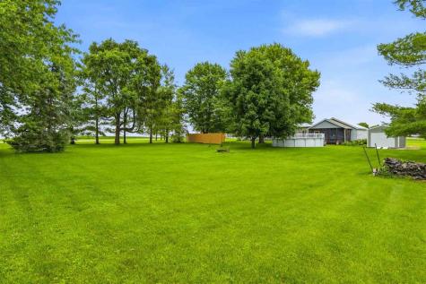 1688 Sweetland Acres Lane Muscatine IA 52761