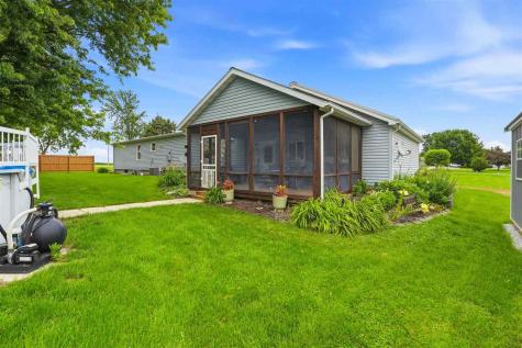 1688 Sweetland Acres Lane Muscatine IA 52761